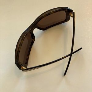 Donna Karen (DKNY) fake, black sunglasses, classic style frames. UV protection😍